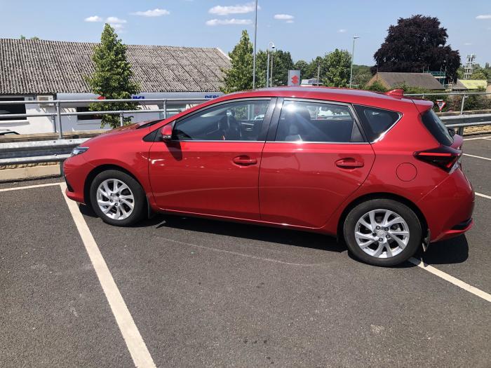 Toyota Auris 1.2 Business Edition Vv Petrol Red