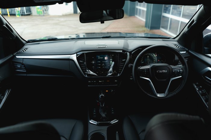 Isuzu D-Max 1.9 Dl40 Auto Diesel Obsidian Grey Mica