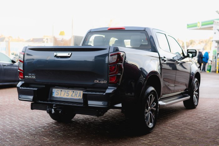 Isuzu D-Max 1.9 Dl40 Auto Diesel Obsidian Grey Mica