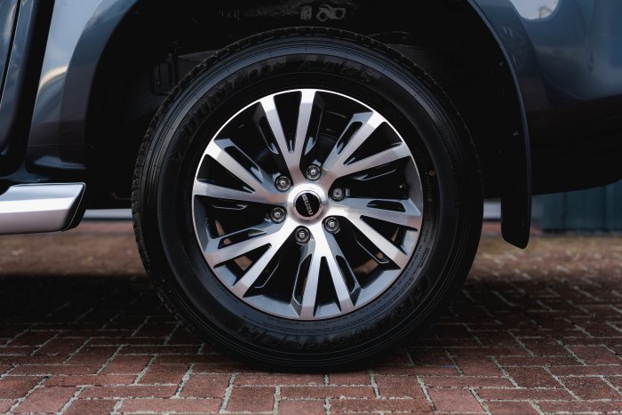 Isuzu D-Max 1.9 Dl40 Auto Diesel Obsidian Grey Mica