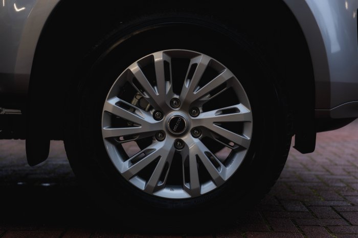 Isuzu D-Max 1.9 Dl20 Diesel Mercury Silver Metallic