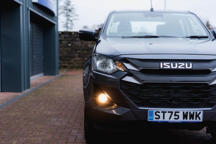 Isuzu D-Max 1.9 Dl20 Auto Diesel Obsidian Grey Mica