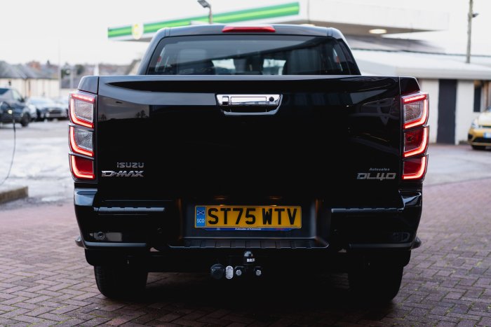 Isuzu D-Max 1.9 Dl40 Auto Diesel Onyx Black Mica