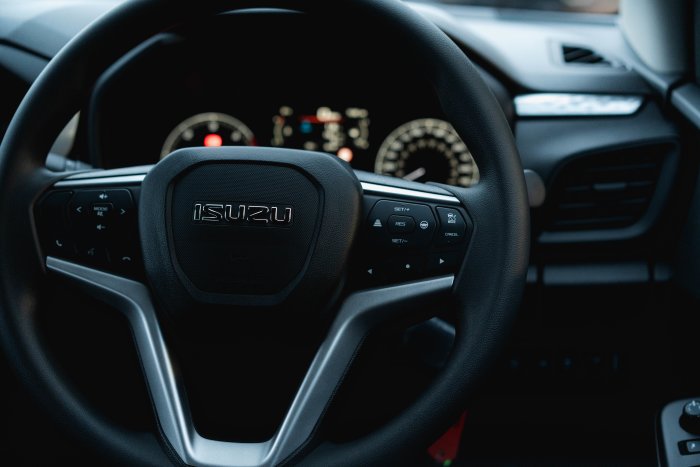 Isuzu D-Max 1.9 Dl20 Diesel Mercury Silver Metallic