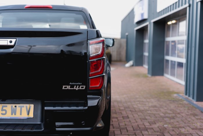 Isuzu D-Max 1.9 Dl40 Auto Diesel Onyx Black Mica