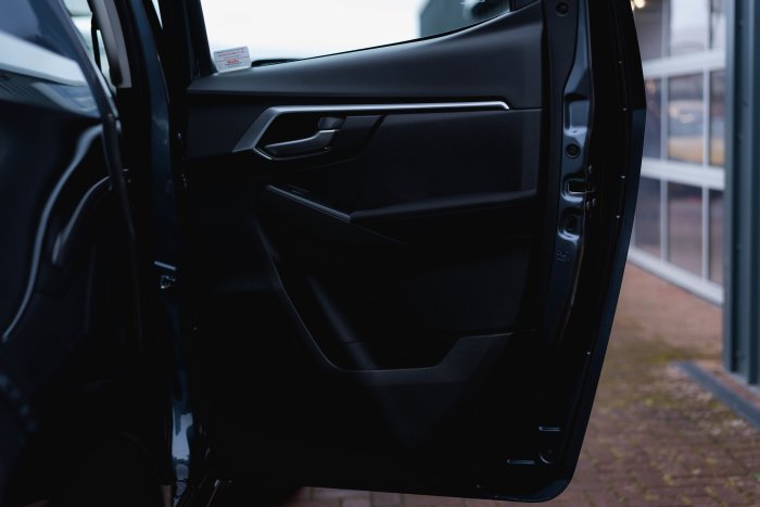 Isuzu D-Max 1.9 Dl20 Auto Diesel Obsidian Grey Mica