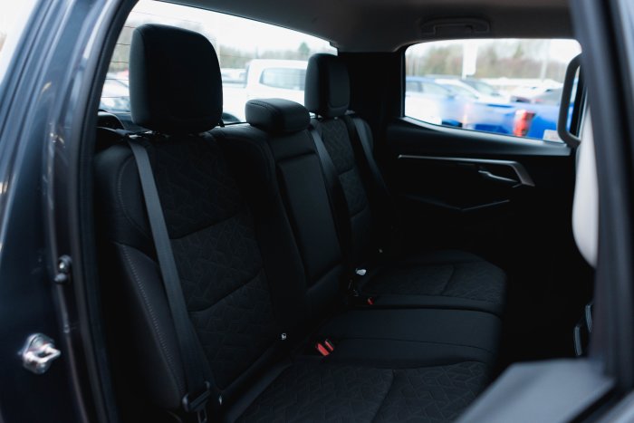 Isuzu D-Max 1.9 Dl20 Auto Diesel Obsidian Grey Mica