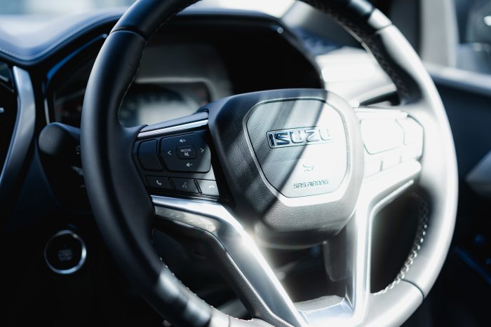 Isuzu D-Max 1.9 Dl40 Auto Diesel Mercury Silver Metallic