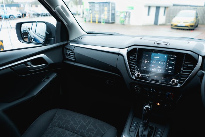 Isuzu D-Max 1.9 Dl20 Auto Diesel Obsidian Grey Mica