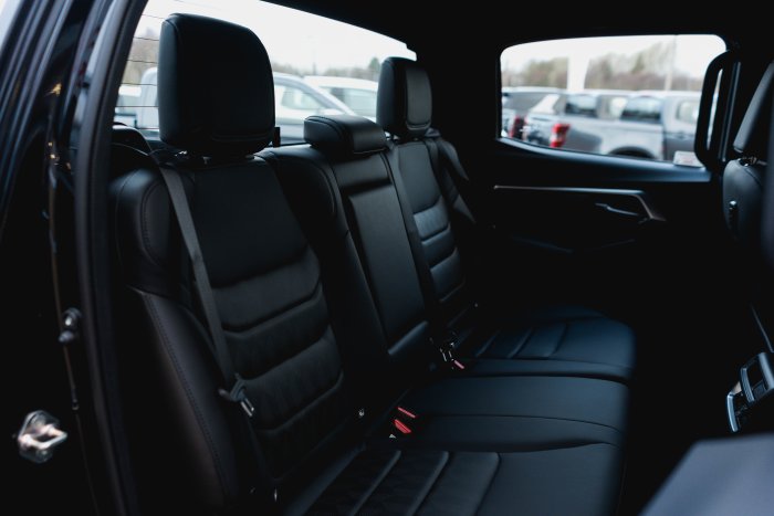 Isuzu D-Max 1.9 Dl40 Auto Diesel Onyx Black Mica