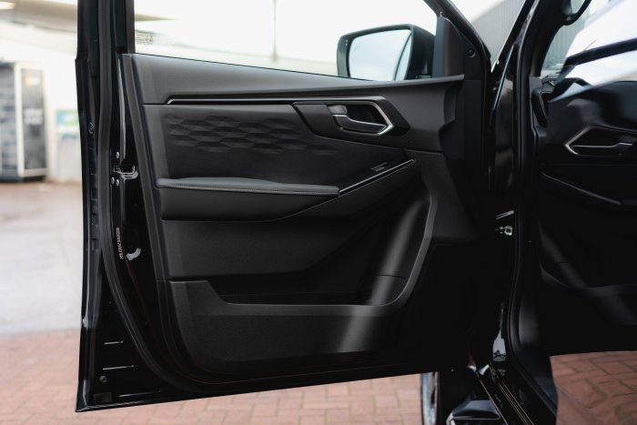 Isuzu D-Max 1.9 V-Cross Auto Diesel Onyx Black Mica