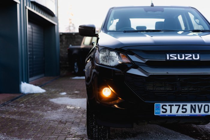 Isuzu D-Max 1.9 Dl20 Diesel Onyx Black Mica