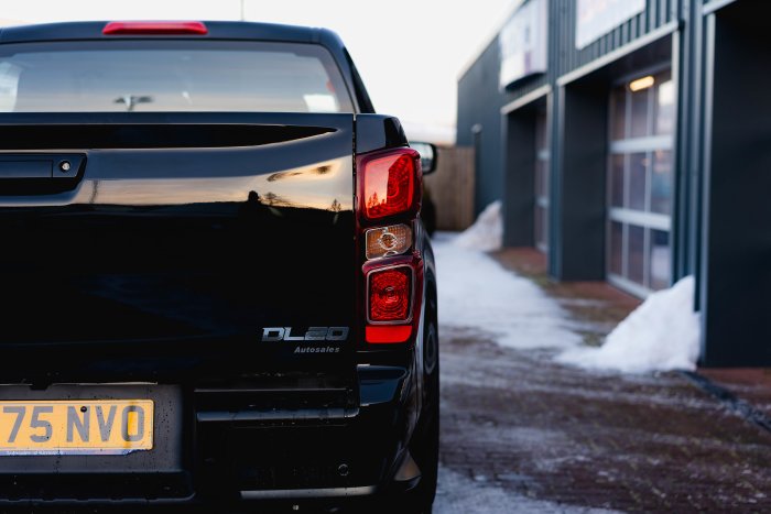 Isuzu D-Max 1.9 Dl20 Diesel Onyx Black Mica