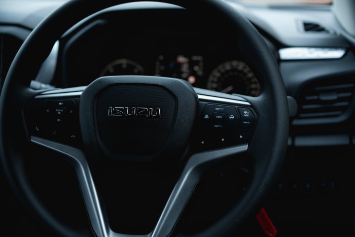 Isuzu D-Max 1.9 Dl20 Auto Diesel Obsidian Grey Mica