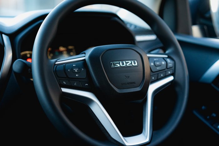 Isuzu D-Max 1.9 Dl20 Diesel Onyx Black Mica