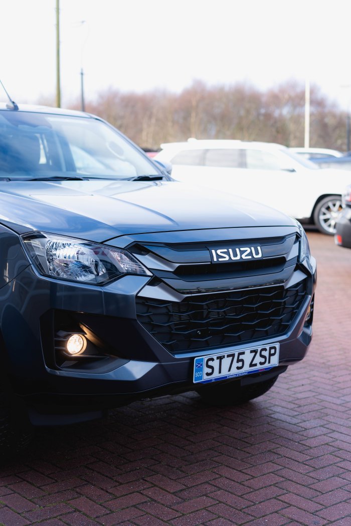 Isuzu D-Max 1.9 Dl20 Diesel Obsidian Grey Mica