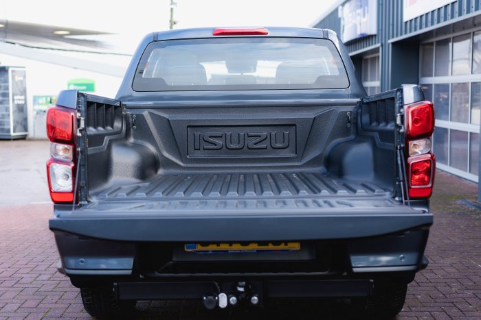 Isuzu D-Max 1.9 Dl20 Diesel Obsidian Grey Mica