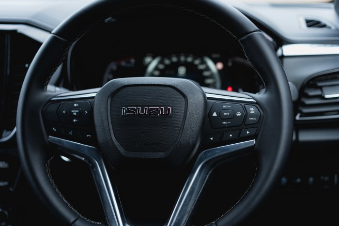 Isuzu D-Max 1.9 Dl40 Auto Diesel Biarritz Blue Metallic