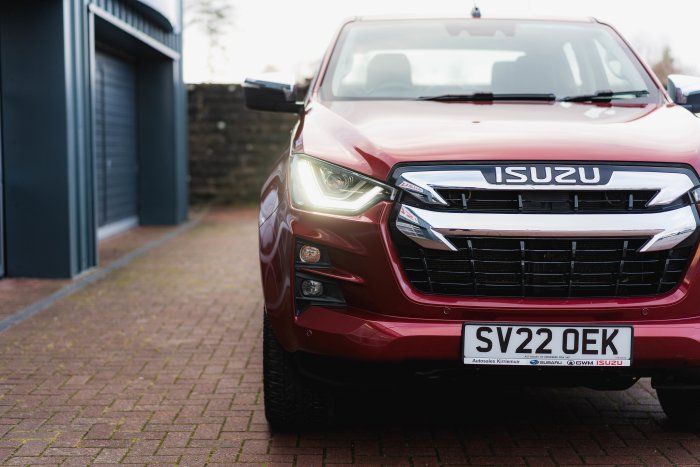 Isuzu D-Max 1.9 Dl40 Diesel Spinel Red