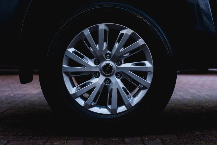 Isuzu D-Max 1.9 Dl20 Auto Diesel Obsidian Grey Mica