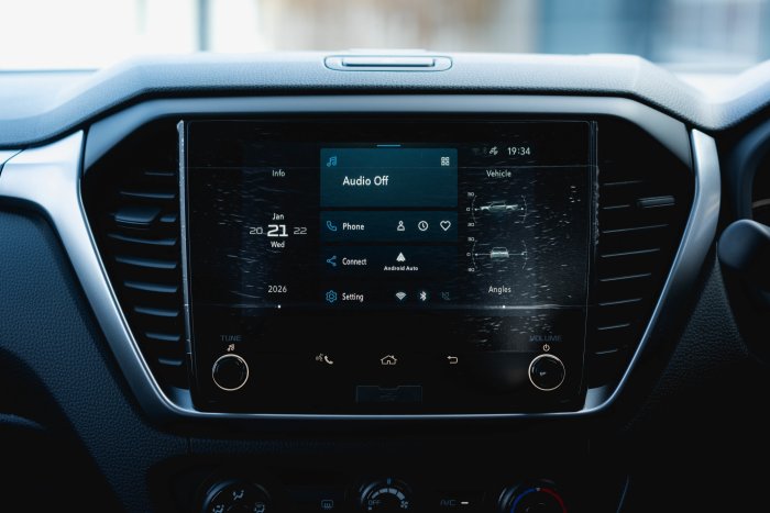 Isuzu D-Max 1.9 Dl20 Diesel Obsidian Grey Mica