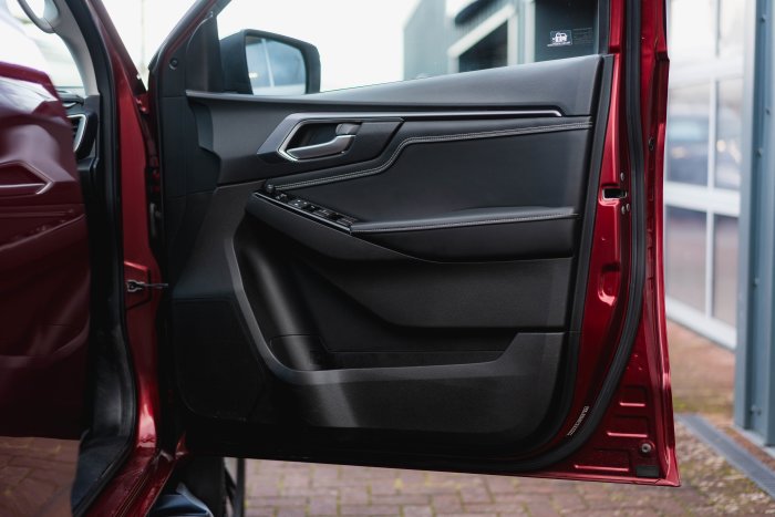 Isuzu D-Max 1.9 Dl40 Diesel Spinel Red