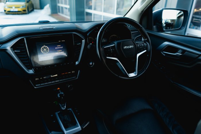 Isuzu D-Max 1.9 Dl40 Auto Diesel Mercury Silver