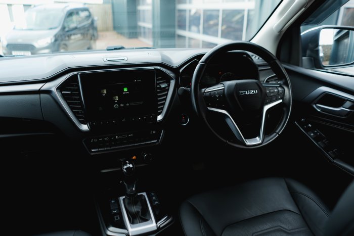 Isuzu D-Max 1.9 Dl40 Auto Diesel Mercury Silver