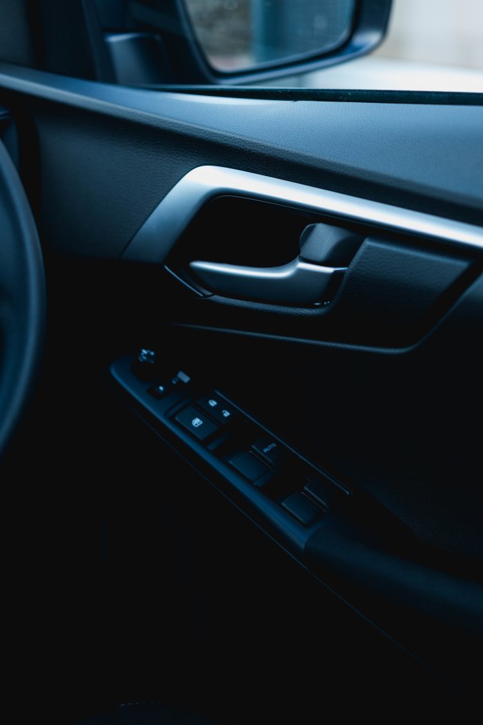 Isuzu D-Max 1.9 Dl20 Auto Diesel Obsidian Grey Mica