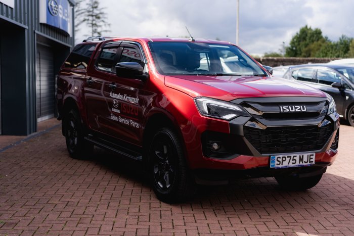 Isuzu D-Max 1.9 V-Cross Auto Diesel Red Spinel Mica