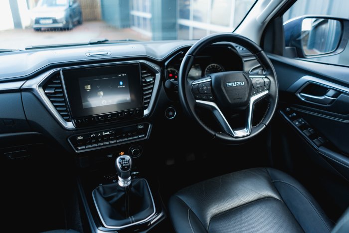 Isuzu D-Max 1.9 Dl40 Diesel Spinel Red