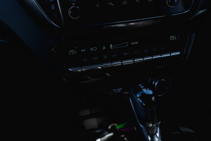 Isuzu D-Max 1.9 V-Cross Auto Diesel Red Spinel Mica