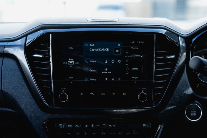 Isuzu D-Max 1.9 V-Cross Auto Diesel Red Spinel Mica