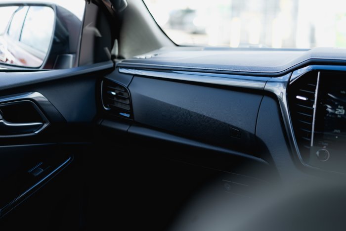 Isuzu D-Max 1.9 V-Cross Auto Diesel Red Spinel Mica