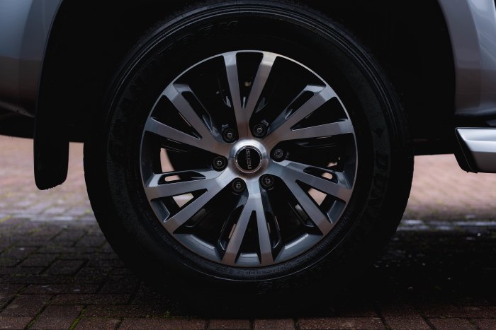 Isuzu D-Max 1.9 Dl40 Auto Diesel Mercury Silver Metallic