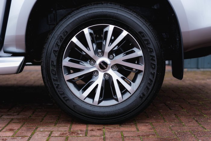 Isuzu D-Max 1.9 Dl40 Auto Diesel Mercury Silver Metallic