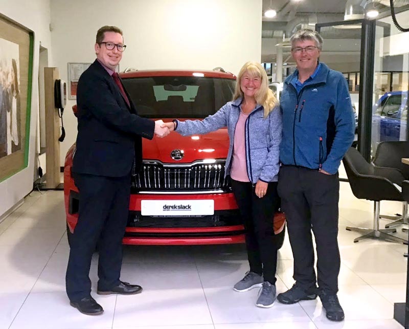 Mr & Mrs Loomes picking up their new Kodiaq from Sales Manager Andy Fowle this week.