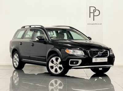 Volvo XC70 2.4 D5 [205] SE Lux 5dr Geartronic [Sat Nav] Estate Diesel BLACKVolvo XC70 2.4 D5 [205] SE Lux 5dr Geartronic [Sat Nav] Estate Diesel BLACK at Derek Slack Motors Middlesbrough