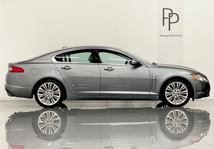 Jaguar XF 3.0d V6 Premium Luxury 4dr Auto Saloon Diesel GREY