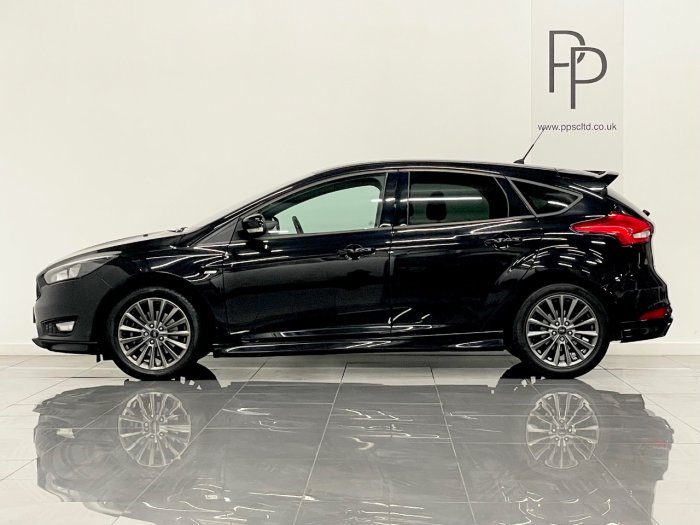 Ford Focus 1.5 EcoBoost ST-Line 5dr Hatchback Petrol BLACK