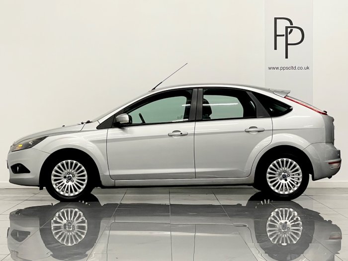 Ford Focus 1.6 Titanium 5dr Auto Hatchback Petrol SILVER